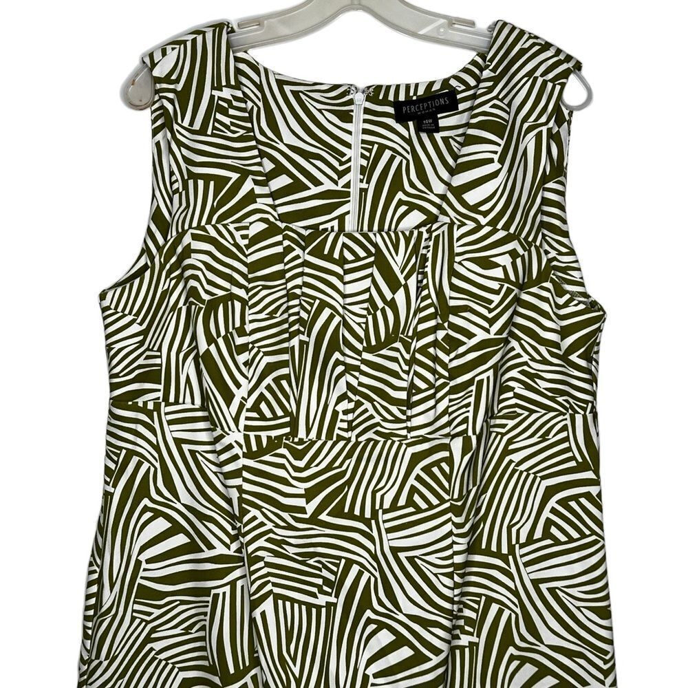 Perceptions Woman Dress - Picture 2 of 6